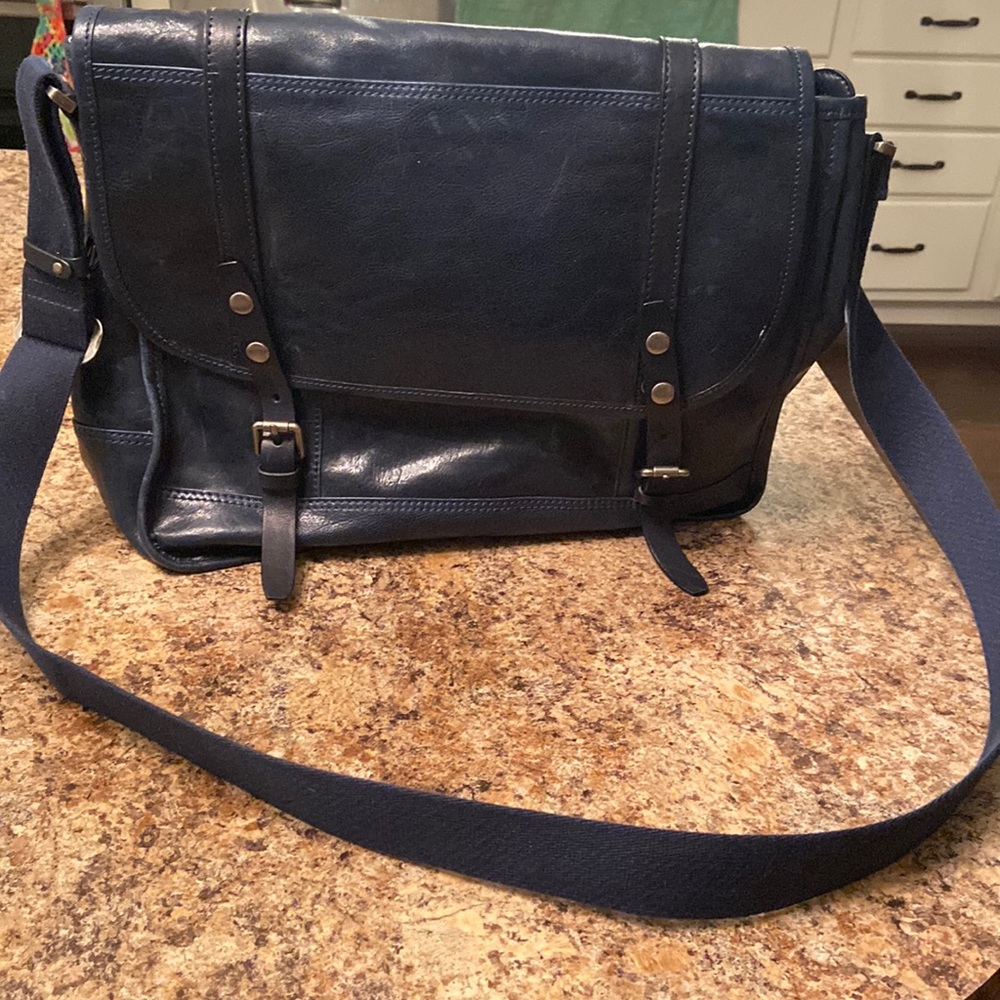 Old Trend Blue Leather Messenger Bag